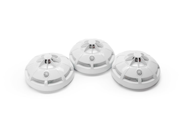Foto gratuito alarma de humo aislado en blanco