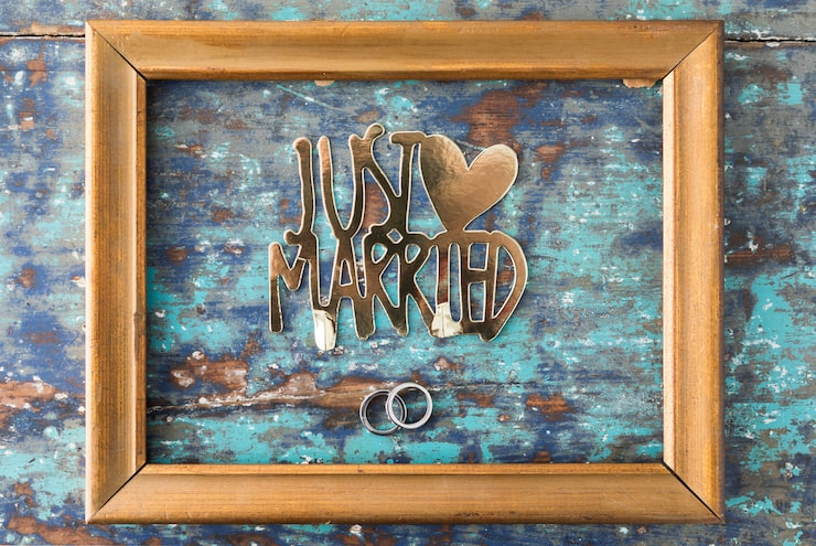 Foto gratuito anillos de bodas con adornos