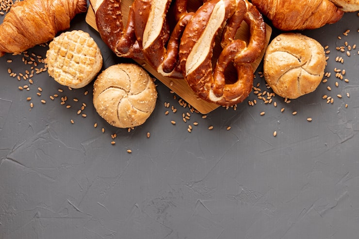 Foto gratuito bagels y pan con espacio para copiar