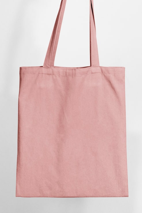 Foto gratuito bolsa de compras rosa con espacio en blanco