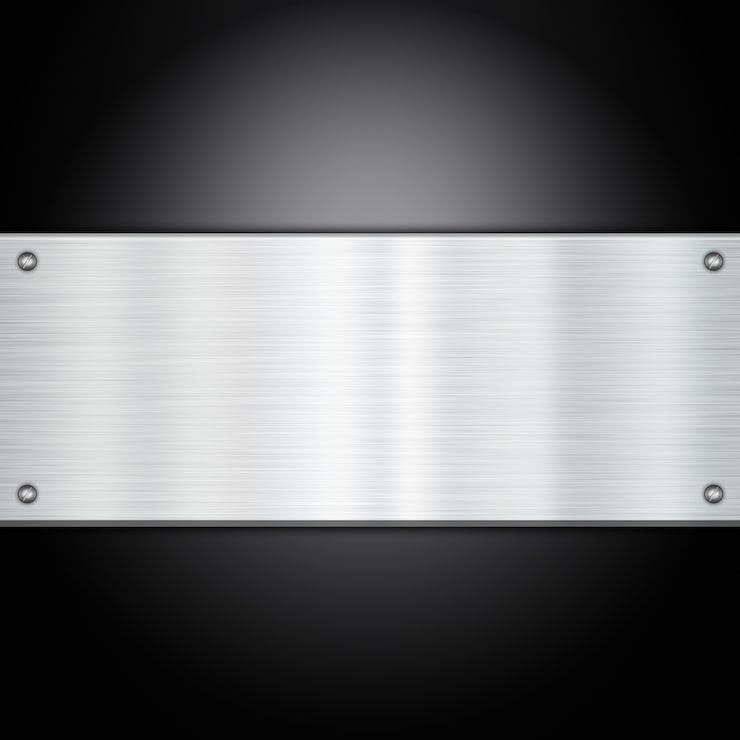 Foto gratuito brillante placa de metal sobre un fondo de fibra de carbono