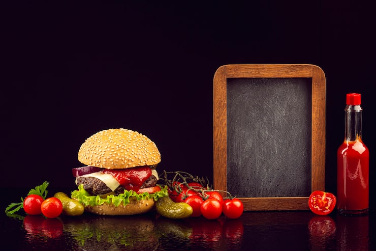 Photo Gratis burger tampilan depan dengan papan tulis