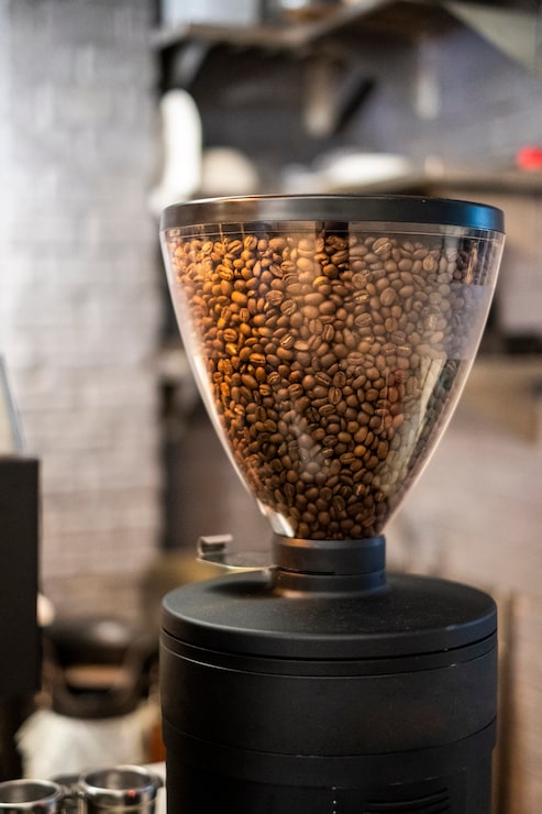 Foto gratuito cafetera para molinillo