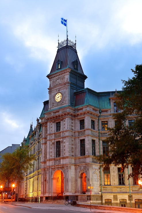 Foto gratuito calle vieja de la ciudad de quebec en la oscuridad