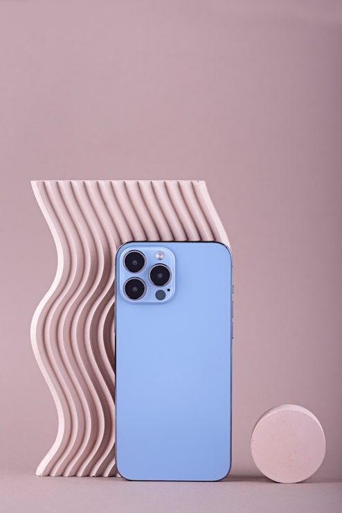 Foto gratuito composición elegante para el teléfono inteligente