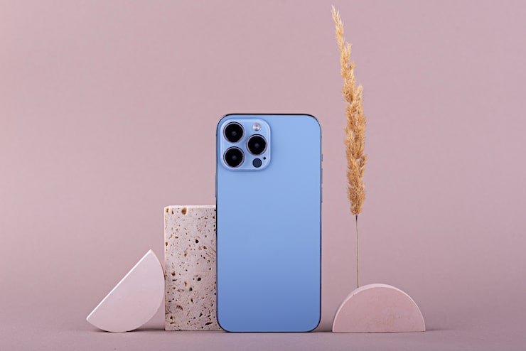 Foto gratuito composición elegante para el teléfono inteligente