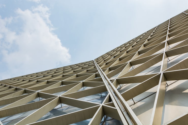 Foto gratuito estructura de metal con el cielo de fondo