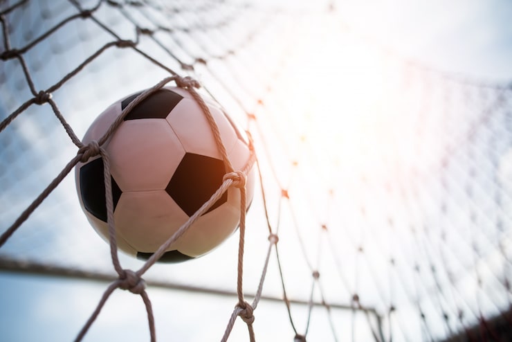 Foto gratuito el fútbol en el concepto de éxito de la meta