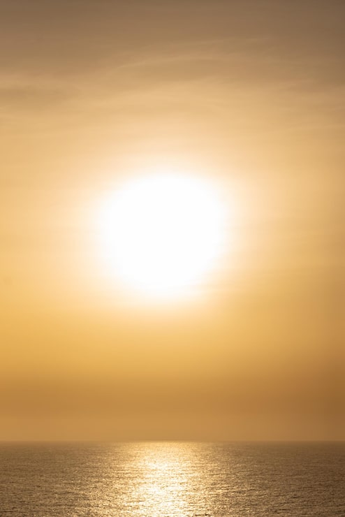 Foto gratuito hermosa foto del mar hermoso sol dorado