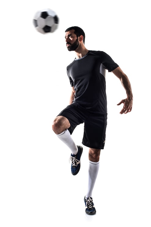 Foto gratuito hombre jugando al fútbol