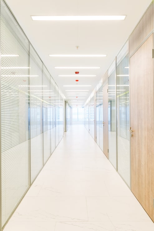Foto gratuito interior común del edificio de oficinas