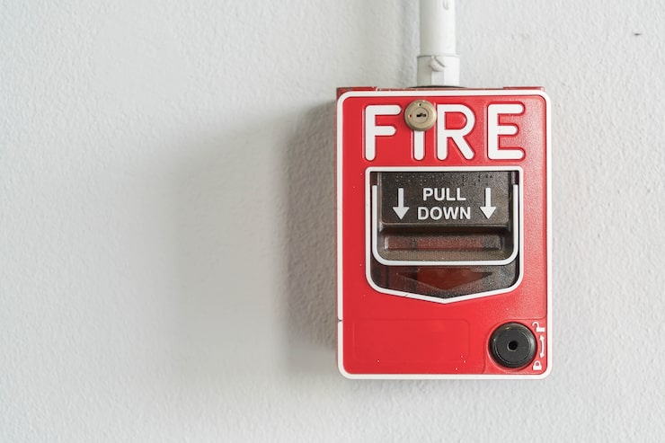 Foto gratuito interruptor de alarma contra incendios