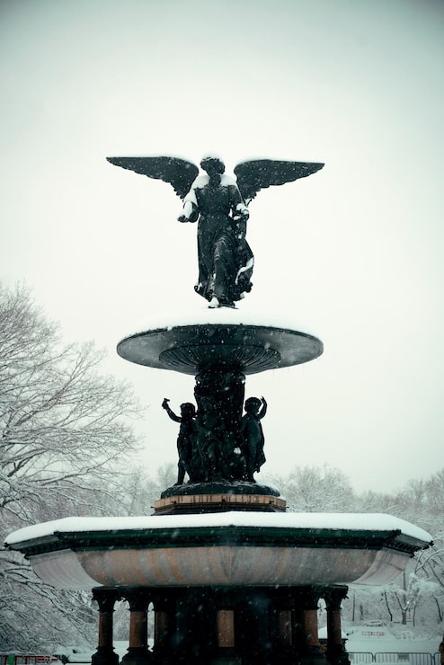 Foto gratuito invierno de central park con la fuente de bethesda en midtown manhattan new york city