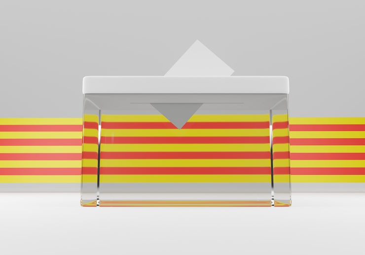 Photo Gratis kotak suara dengan amplop suara di slot yang siap memilih. bendera catalonia