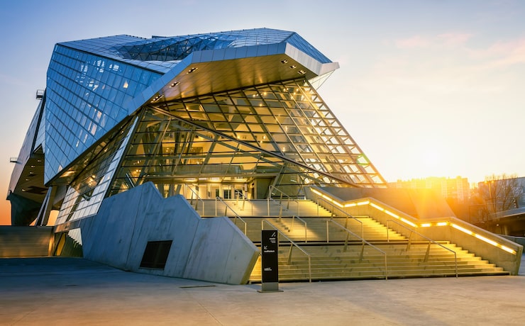 Foto gratuito lyon, francia, 22 de diciembre de 2014: musee des confluences. musee des confluences se encuentra en la confluencia de los ríos ródano y saona.