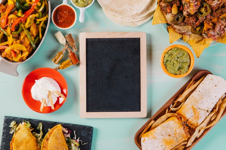 Photo Gratis makanan meksiko segar dan papan tulis
