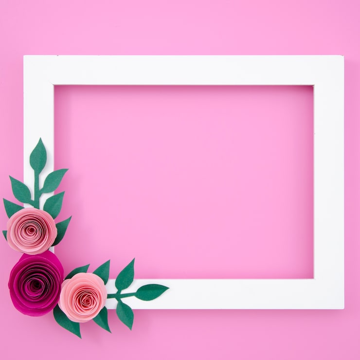 Foto gratuito marco floral blanco laico plano sobre fondo rosa