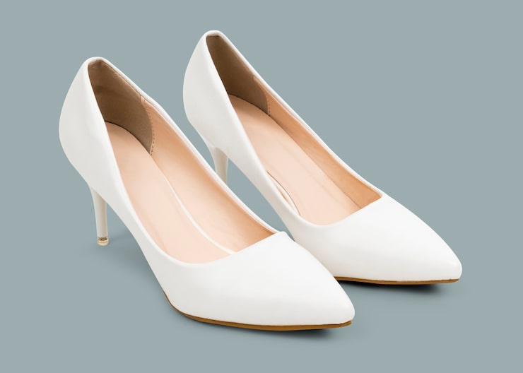 Foto gratuito moda de zapatos de tacón blanco de mujer