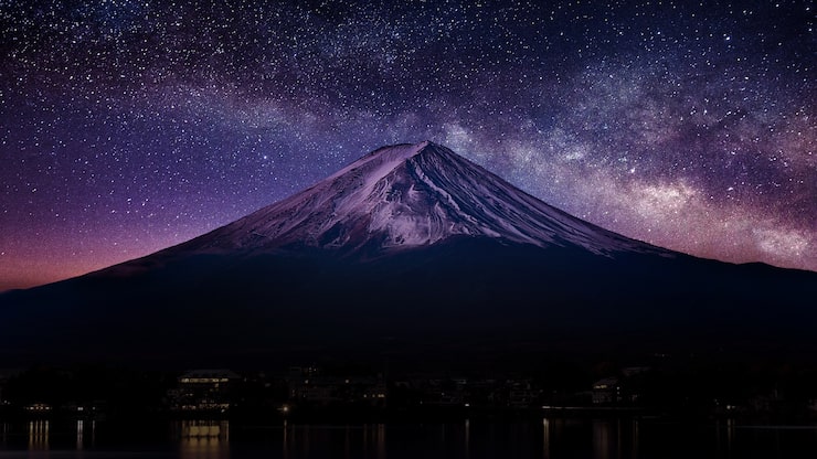 Foto gratuito montaña fuji con vía láctea por la noche.