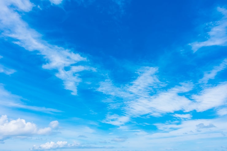 Foto gratuito nube blanca en el cielo azul