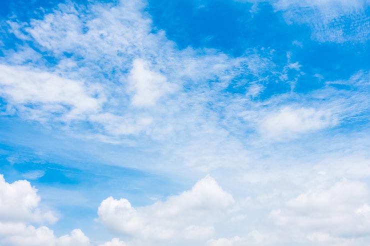 Foto gratuito nube blanca en el cielo azul