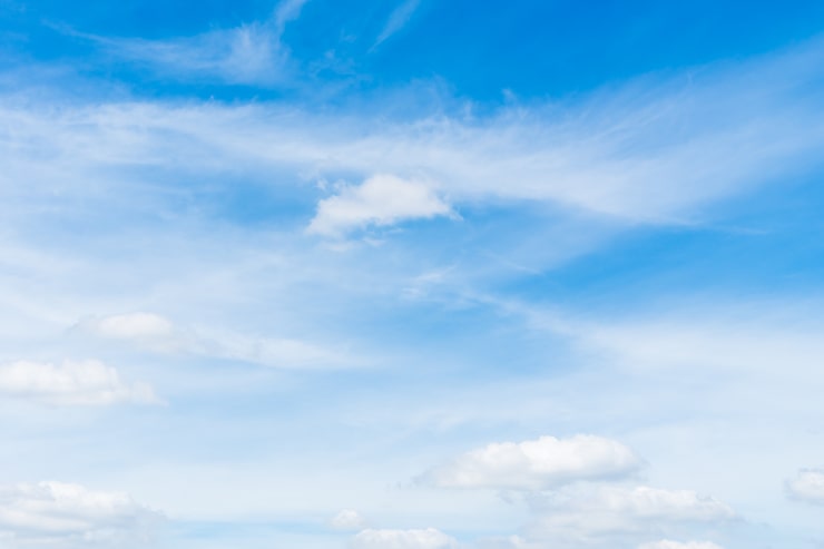 Foto gratuito nube blanca en el cielo azul
