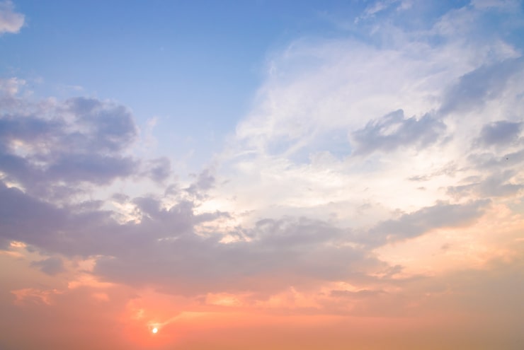 Foto gratuito las nubes en el crepúsculo
