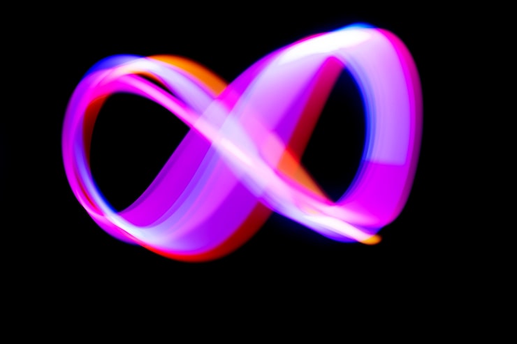 Foto gratuito pintura de luz abstracta en la oscuridad