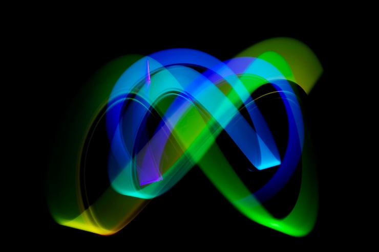 Foto gratuito pintura de luz abstracta en la oscuridad