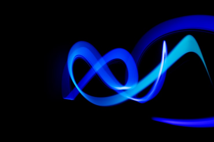 Foto gratuito pintura de luz abstracta en la oscuridad