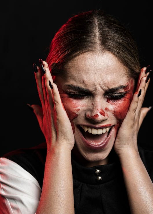 Foto gratuito primer plano de mujer gritando