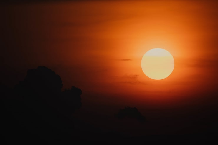 Foto gratuito la puesta de sol con el cielo rojo