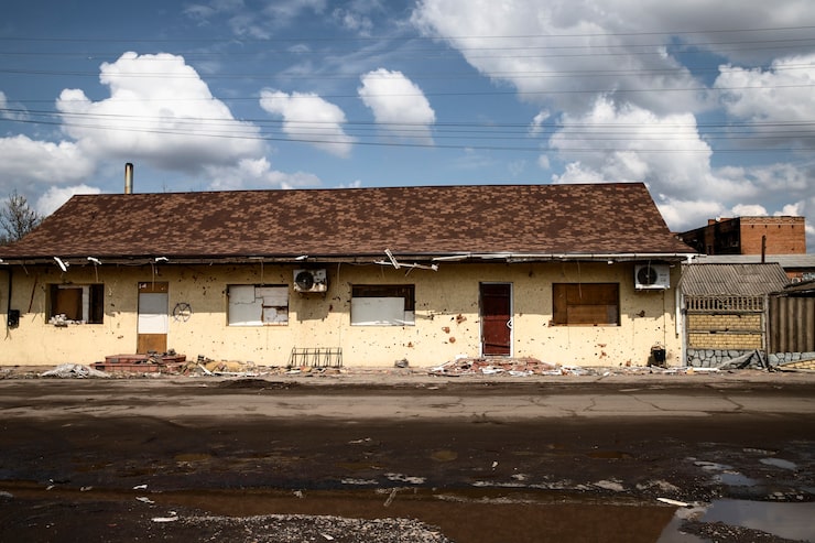 Photo Gratis rumah rusak akibat perang rusia di ukraina