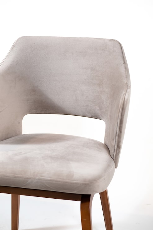 Foto gratuito sillón cómodo gris aislado en un blanco