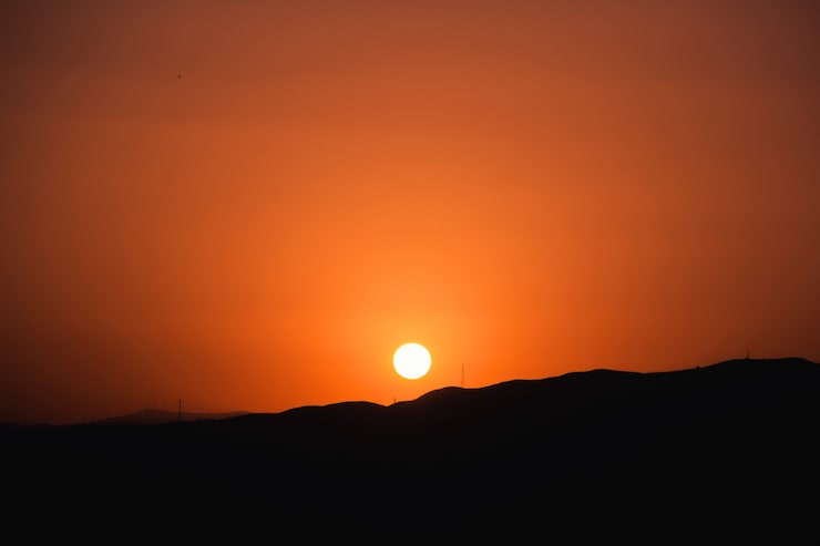 Foto gratuito sol bajando