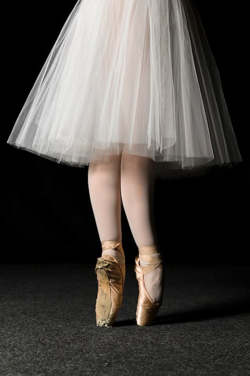 Photo Gratis tampak samping kaki balerina dengan sepatu pointe
