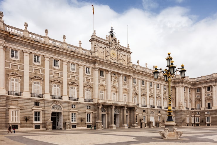 Foto gratuito vista del día del palacio real