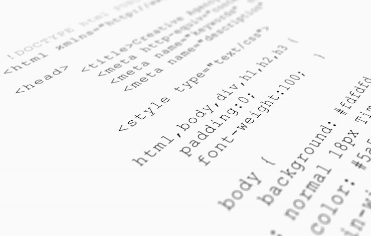 Foto gratuito vista del navegador del código html del sitio web impresa en papel blanco, vista de cerca.