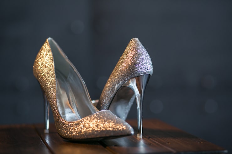 Foto gratuito zapatos de tacón para mujeres