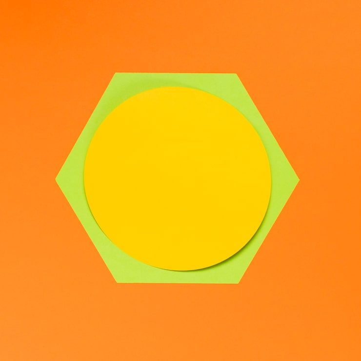 Foto gratuito forme geometriche su sfondo arancione