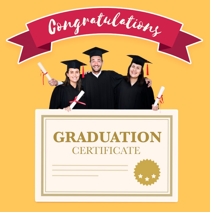 Foto gratuito gruppo di laureati in cap e camice con certificato di laurea