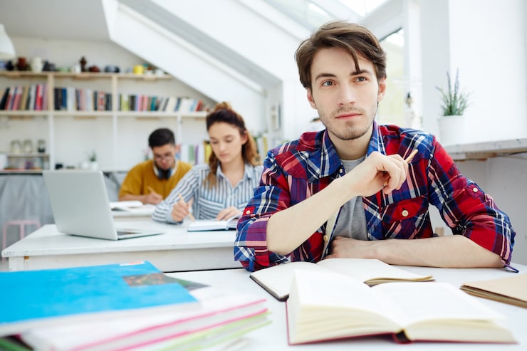 Foto gratuito il tizio alla lezione.