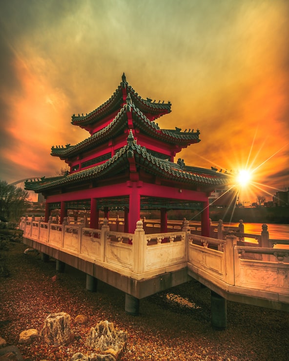 Foto gratuito pagoda al tramonto