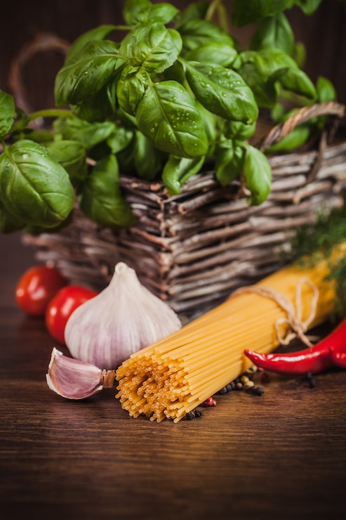 Foto gratuito primo piano di pasta in bundle prima della cottura