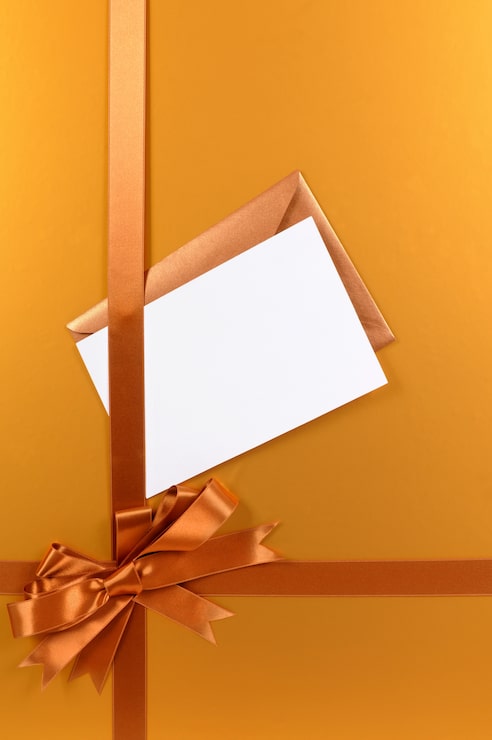 Foto gratuito sfondo di natale oro regalo con carta