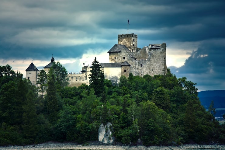 Foto gratuito vecchio castello nei mountians.