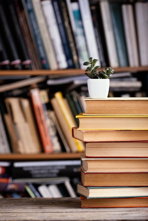 Foto gratuito vista frontale dei libri con copertina rigida