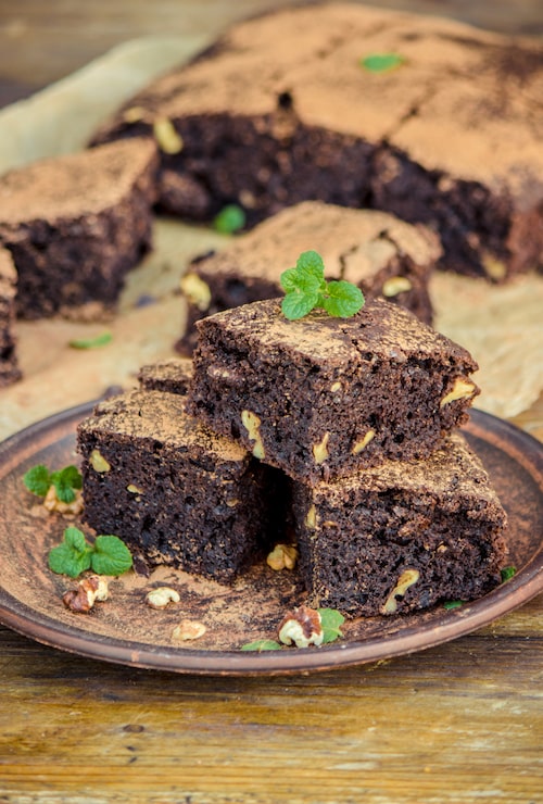 Foto brownie al cioccolato, messa a fuoco selettiva. cibo e bevande.