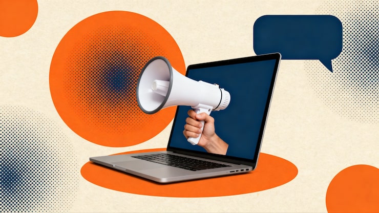 Foto illustrazione in flat design di una mano che tiene un megafono che esce da un laptop