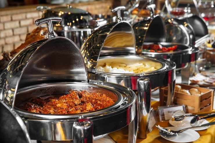 Foto ristorante pranzo catering a buffet con piatti diversi